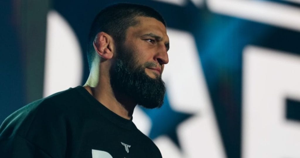 Khamzat Chimaev réagit après sa bagarre avec Dillon Danis lors du RAF 10