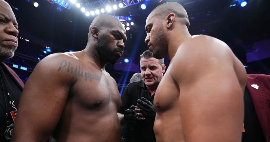 Jon Jones révèle le moment où Ciryl Gane l'a intimidé : "Il m'a regardé dans les yeux et…"